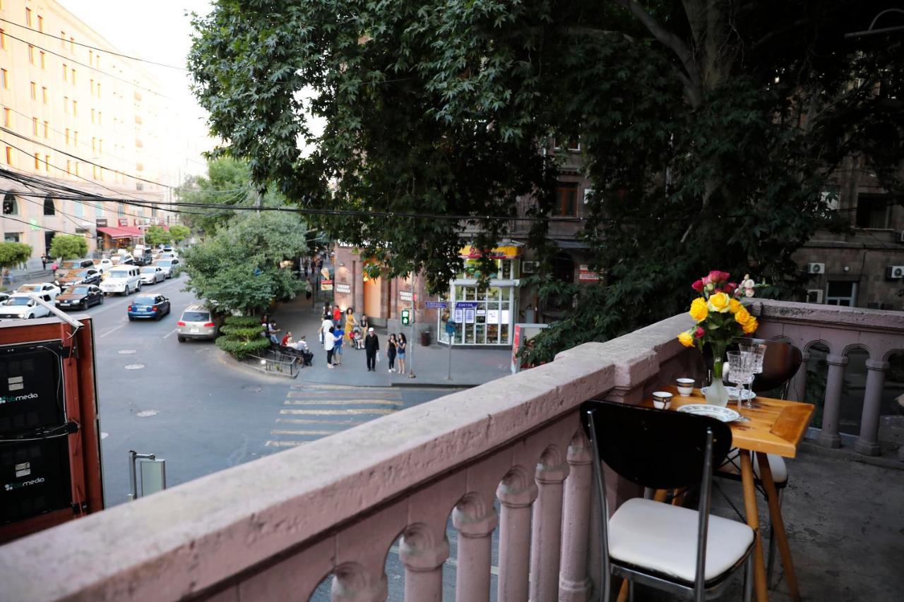 Cozy Apartment On Republic Square Erivan Exterior foto